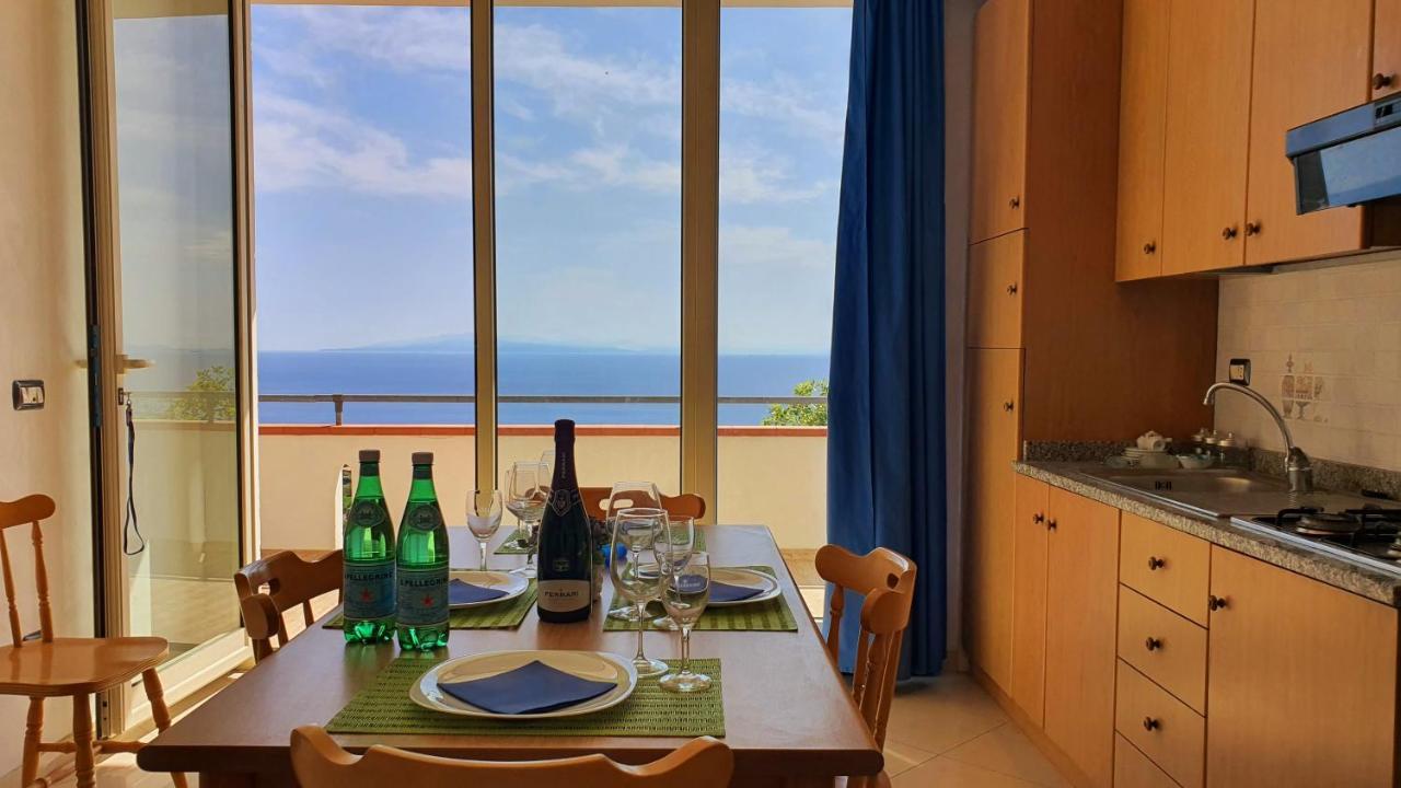 Naturamare Apartments - Piscina Idromassaggio Con Vista Mare Aperta Fino Alle Ore 22-00 กาโปวาติกาโน ภายนอก รูปภาพ