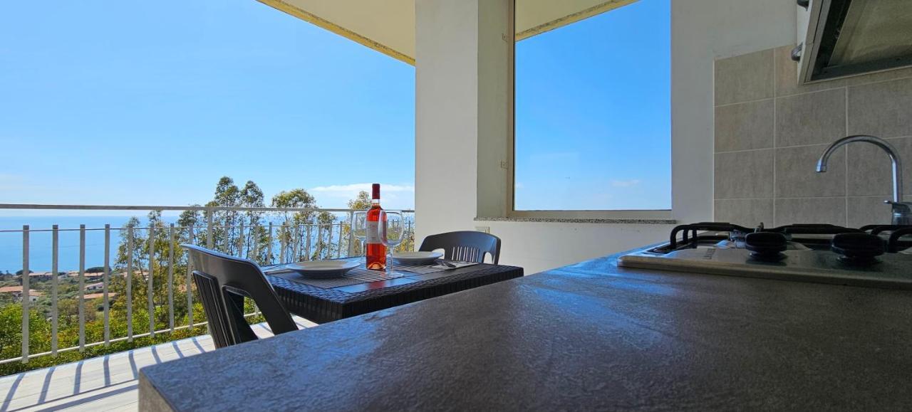 Naturamare Apartments - Piscina Idromassaggio Con Vista Mare Aperta Fino Alle Ore 22-00 กาโปวาติกาโน ภายนอก รูปภาพ