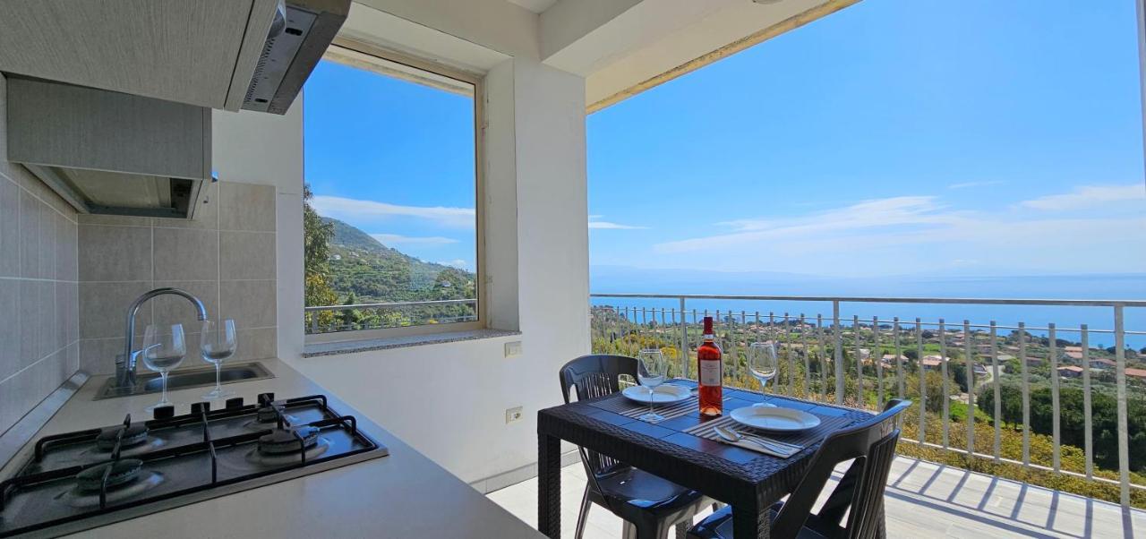 Naturamare Apartments - Piscina Idromassaggio Con Vista Mare Aperta Fino Alle Ore 22-00 กาโปวาติกาโน ภายนอก รูปภาพ