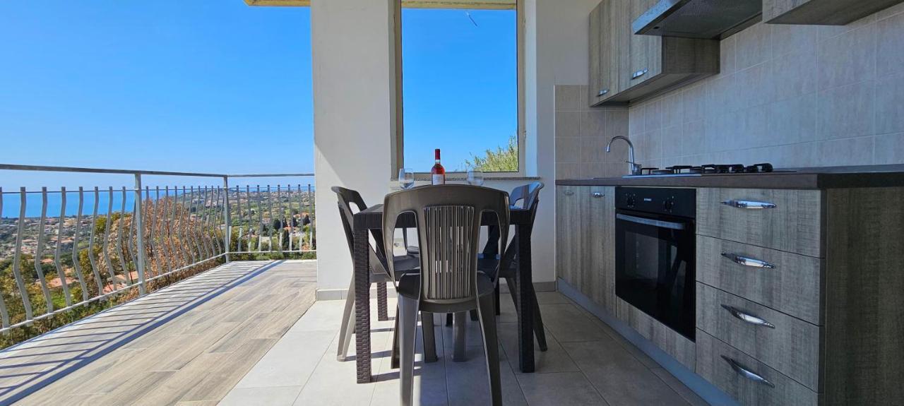 Naturamare Apartments - Piscina Idromassaggio Con Vista Mare Aperta Fino Alle Ore 22-00 กาโปวาติกาโน ภายนอก รูปภาพ