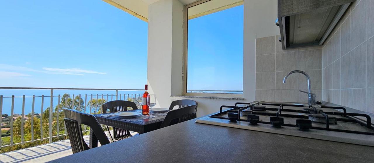 Naturamare Apartments - Piscina Idromassaggio Con Vista Mare Aperta Fino Alle Ore 22-00 กาโปวาติกาโน ภายนอก รูปภาพ