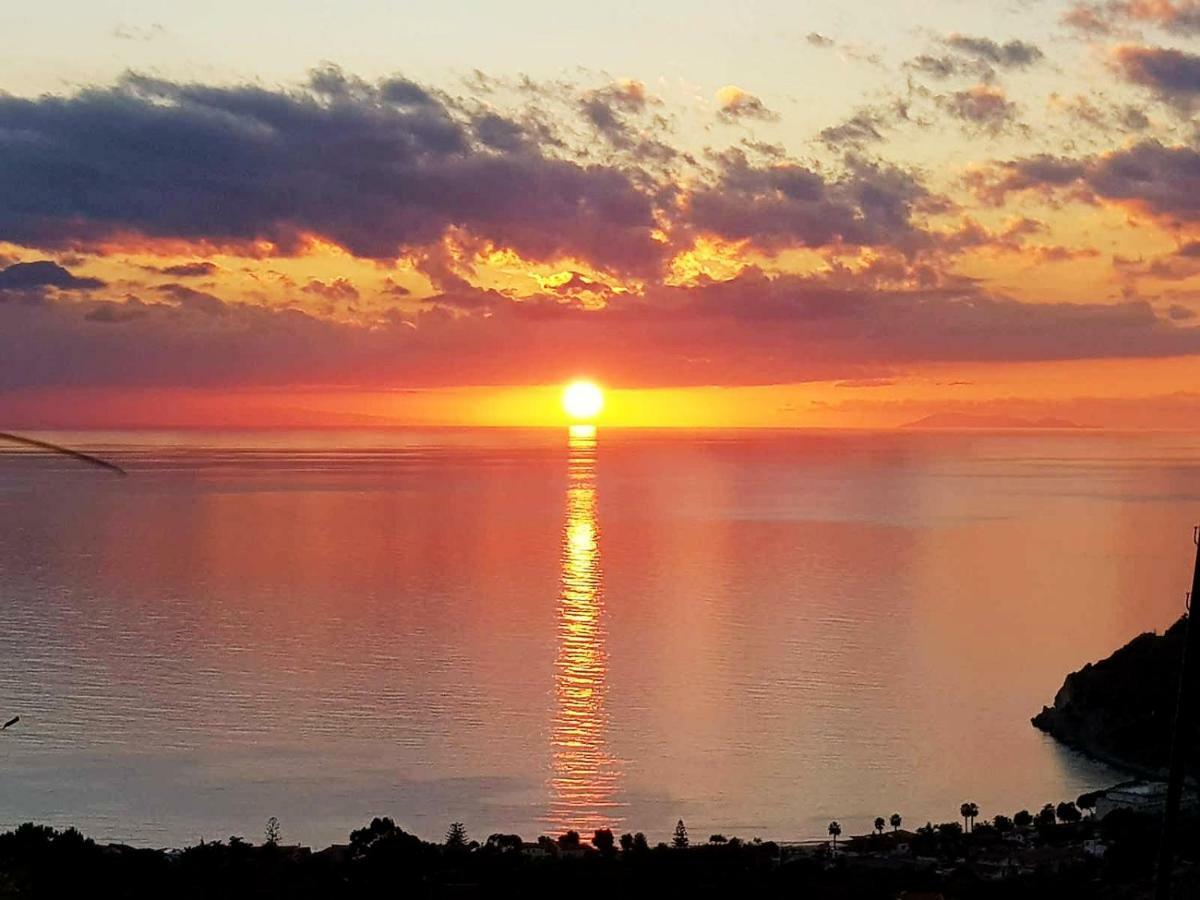 Naturamare Apartments - Piscina Idromassaggio Con Vista Mare Aperta Fino Alle Ore 22-00 กาโปวาติกาโน ภายนอก รูปภาพ
